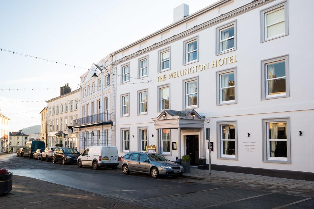 Отель The Wellington Брекон Экстерьер фото